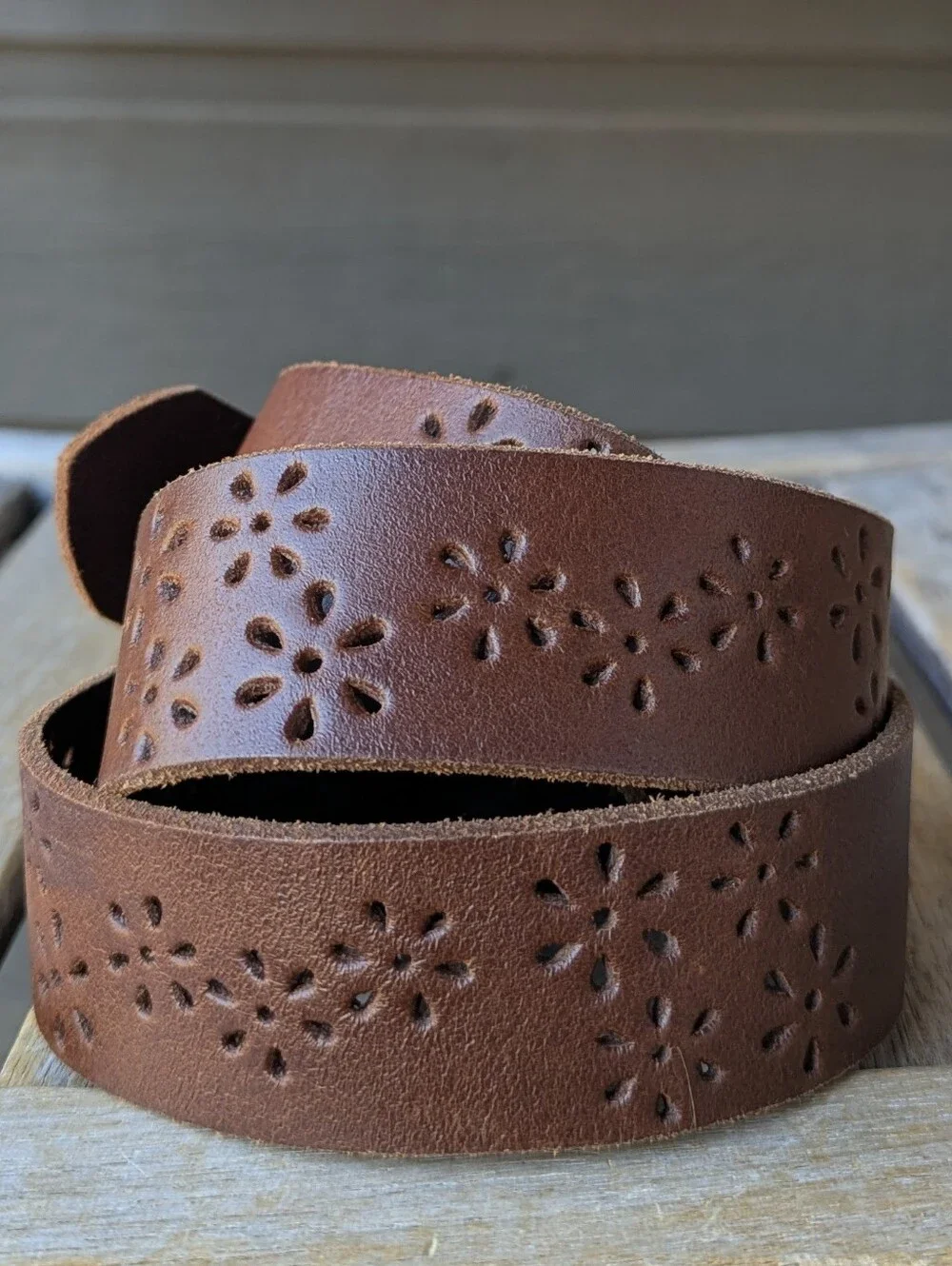 VTG Y2K Candies Brown Italian Leather Floral-Perforated Women's Belt Size Medium